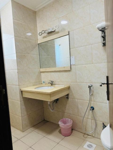 Al Hayat Suites Apartment Manama Eksteriør billede